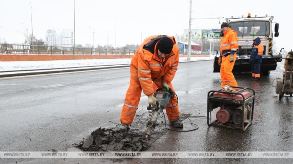 Специалисты о том, почему латать дорожное полотно приходится даже зимой и не перечит ли это технологии