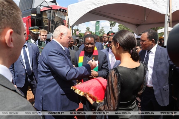 Соглашения на десятки миллионов, невероятный колорит и благодарность за санкции. Неделя Президента в Африке и на Ближнем Востоке