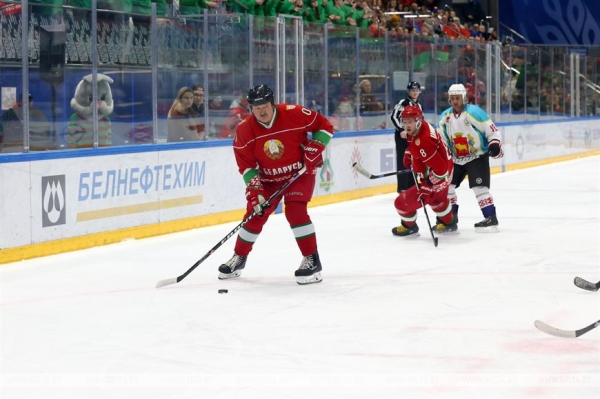 Хоккейная команда Президента Беларуси одержала четвертую победу в матчах любительского турнира Хоккейная команда Президента Беларуси одержала четвертую победу в матчах любительского турнира