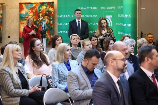 "Сто историй успеха лучших компаний". В Национальной библиотеке представили книгу "Бренды Беларуси"