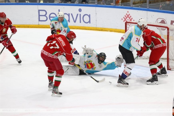 Хоккейная команда Президента Беларуси одержала четвертую победу в матчах любительского турнира Хоккейная команда Президента Беларуси одержала четвертую победу в матчах любительского турнира