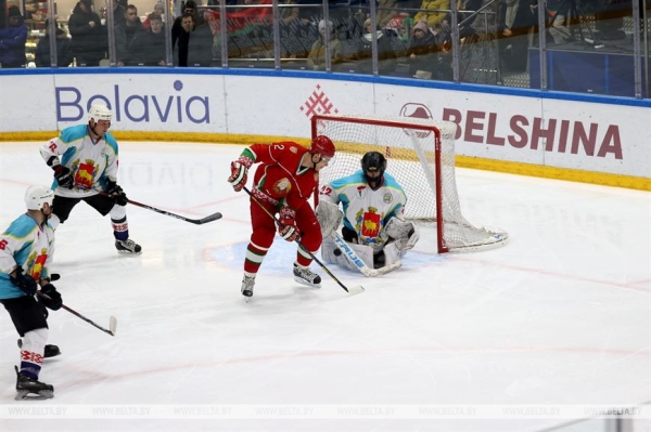 Хоккейная команда Президента Беларуси одержала четвертую победу в матчах любительского турнира Хоккейная команда Президента Беларуси одержала четвертую победу в матчах любительского турнира