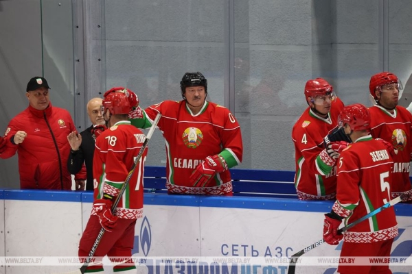Хоккейная команда Президента Беларуси одержала четвертую победу в матчах любительского турнира Хоккейная команда Президента Беларуси одержала четвертую победу в матчах любительского турнира