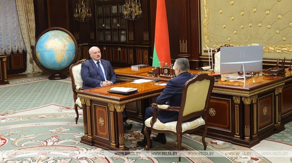 Лукашенко провел встречу с председателем Верховного Суда Сукало Лукашенко провел встречу с председателем Верховного Суда Сукало