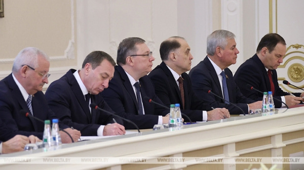 Лукашенко: регулирование цен позволило существенно замедлить инфляционные процессы Лукашенко: регулирование цен позволило существенно замедлить инфляционные процессы