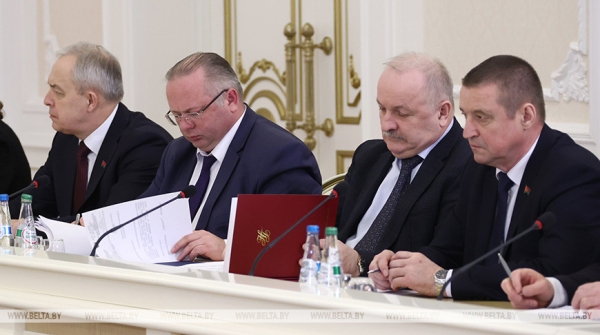 Цифры шокируют. Как отличаются в Беларуси зарплаты руководителей торговых сетей и их работников