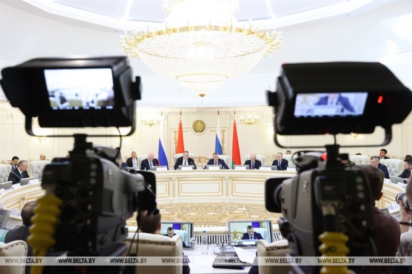 "Мы и дальше должны поддерживать такие темпы". Крутой о товарообороте Беларуси и России