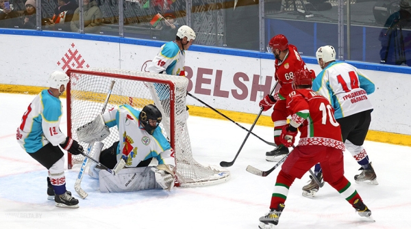 Хоккейная команда Президента Беларуси одержала четвертую победу в матчах любительского турнира Хоккейная команда Президента Беларуси одержала четвертую победу в матчах любительского турнира