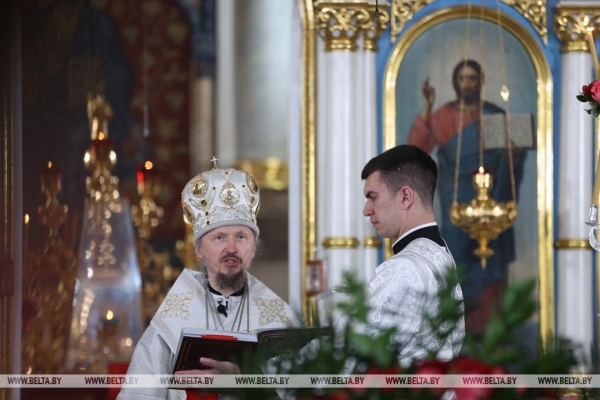 ФОТОФАКТ: Торжественные богослужения на Светлое Христово Воскресение