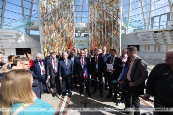 Луцкий на антифашистском форуме: посягнувших на нашу независимость будет ожидать возмездие