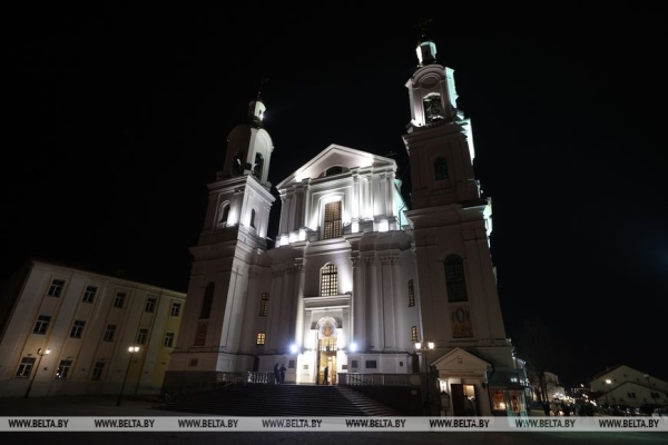 ФОТОФАКТ: Торжественные богослужения на Светлое Христово Воскресение