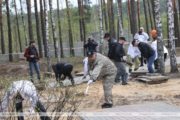 ФОТОРЕПОРТАЖ: Республиканский субботник проходит в Беларуси ФОТОРЕПОРТАЖ: Республиканский субботник проходит в Беларуси
