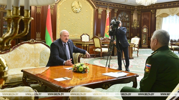 Российский "зонтик", новая страница в IT, первая леди и свечка с земляками. Итоги предпасхальной недели Президента Российский "зонтик", новая страница в IT, первая леди и свечка с земляками. Итоги предпасхальной недели Президента