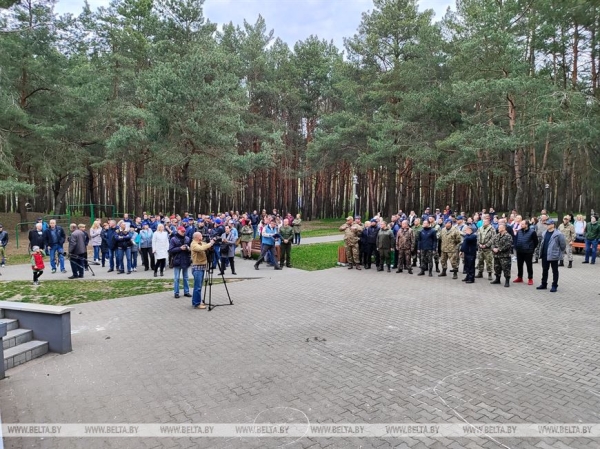 ФОТОРЕПОРТАЖ: Республиканский субботник проходит в Беларуси ФОТОРЕПОРТАЖ: Республиканский субботник проходит в Беларуси