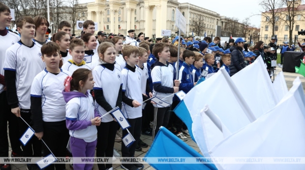 Рев моторов, выступление ОМОНа и кинологов. Как в Минске праздновали столетие БФСО "Динамо" Рев моторов, выступление ОМОНа и кинологов. Как в Минске праздновали столетие БФСО "Динамо"