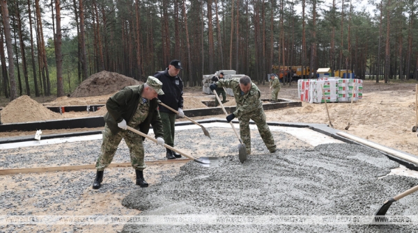 ФОТОРЕПОРТАЖ: Республиканский субботник проходит в Беларуси ФОТОРЕПОРТАЖ: Республиканский субботник проходит в Беларуси