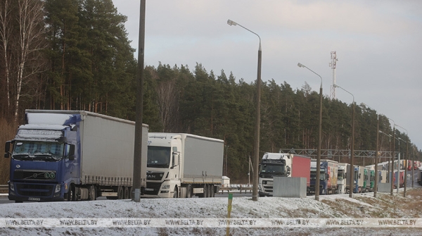 ГПК: въезда в Польшу ожидают более 1 тыс. фур, очереди на въезд в Литву также растут ГПК: въезда в Польшу ожидают более 1 тыс. фур, очереди на въезд в Литву также растут