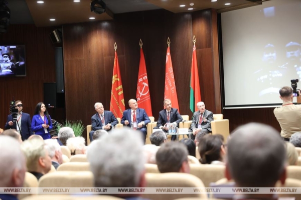 Луцкий на антифашистском форуме: посягнувших на нашу независимость будет ожидать возмездие