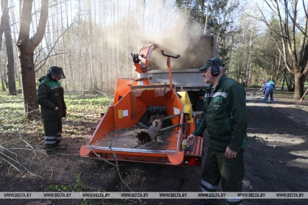 ФОТОРЕПОРТАЖ: Республиканский субботник проходит в Беларуси ФОТОРЕПОРТАЖ: Республиканский субботник проходит в Беларуси