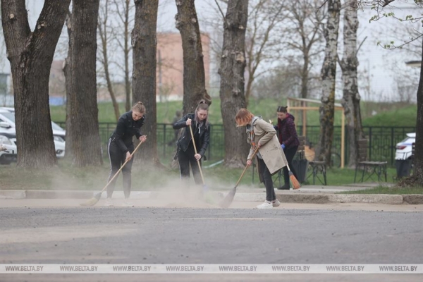 ФОТОРЕПОРТАЖ: Республиканский субботник проходит в Беларуси ФОТОРЕПОРТАЖ: Республиканский субботник проходит в Беларуси