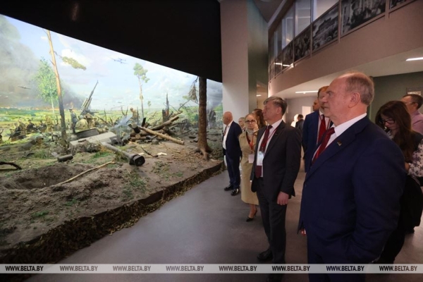 Луцкий на антифашистском форуме: посягнувших на нашу независимость будет ожидать возмездие