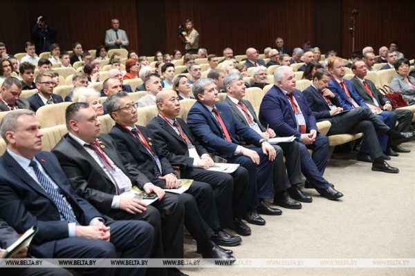 Луцкий на антифашистском форуме: посягнувших на нашу независимость будет ожидать возмездие