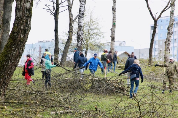 ФОТОРЕПОРТАЖ: Республиканский субботник проходит в Беларуси ФОТОРЕПОРТАЖ: Республиканский субботник проходит в Беларуси
