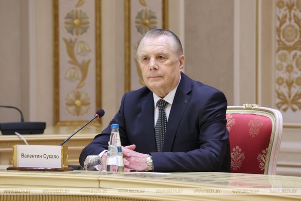 Российский "зонтик", новая страница в IT, первая леди и свечка с земляками. Итоги предпасхальной недели Президента Российский "зонтик", новая страница в IT, первая леди и свечка с земляками. Итоги предпасхальной недели Президента