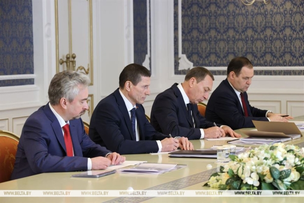 Российский "зонтик", новая страница в IT, первая леди и свечка с земляками. Итоги предпасхальной недели Президента Российский "зонтик", новая страница в IT, первая леди и свечка с земляками. Итоги предпасхальной недели Президента