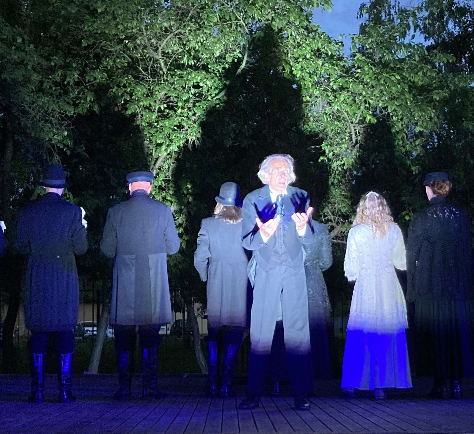 «Шагал. Шагал…» — пастаноўка Тэатра імя Якуба Коласа ў двары музея на Пакроўскай «Шагал. Шагал…» — пастаноўка Тэатра імя Якуба Коласа ў двары музея на Пакроўскай