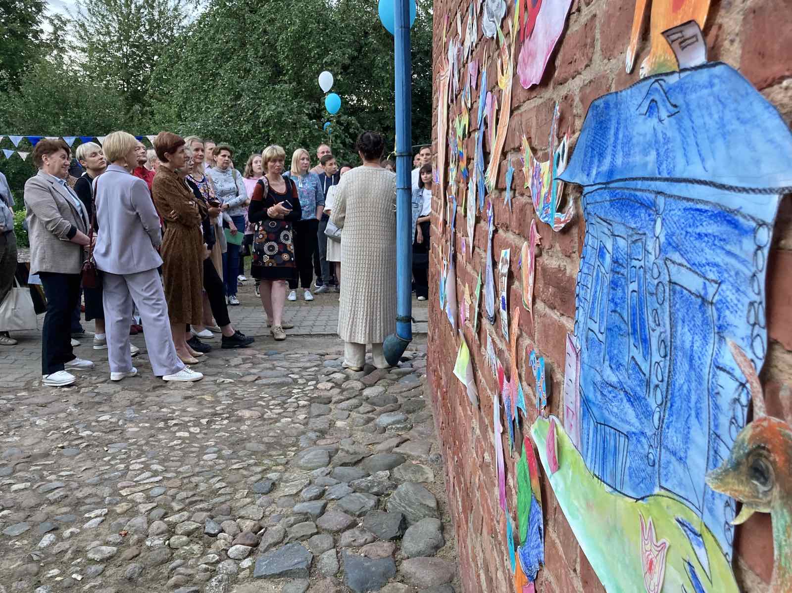 «Шагал. Шагал…» — пастаноўка Тэатра імя Якуба Коласа ў двары музея на Пакроўскай «Шагал. Шагал…» — пастаноўка Тэатра імя Якуба Коласа ў двары музея на Пакроўскай