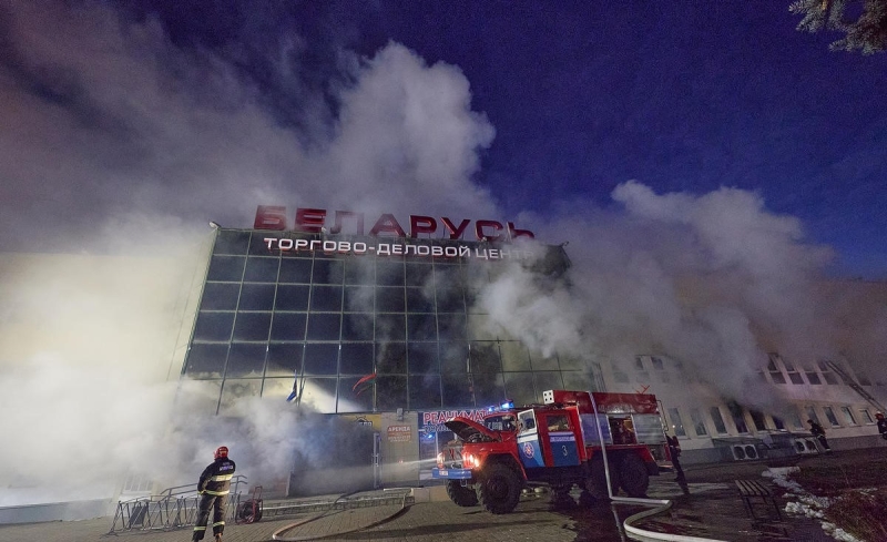 В Витебске горел торговый центр «Беларусь». 12 человек — в больнице, двое — в реанимации
											 
												В Витебске горел торговый центр «Беларусь». 12 человек — в больнице, двое — в реанимации