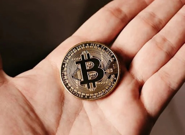 Цена биткоина впервые в истории поднялась выше $106 тыс. Цена биткоина впервые в истории поднялась выше $106 тыс.