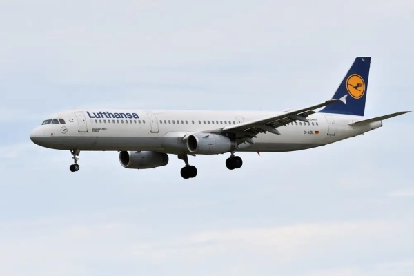 Капитан судна вышел в туалет, а пилот потерял сознание. Самолет Lufthansa летел без управления около 10 минут Капитан судна вышел в туалет, а пилот потерял сознание. Самолет Lufthansa летел без управления около 10 минут