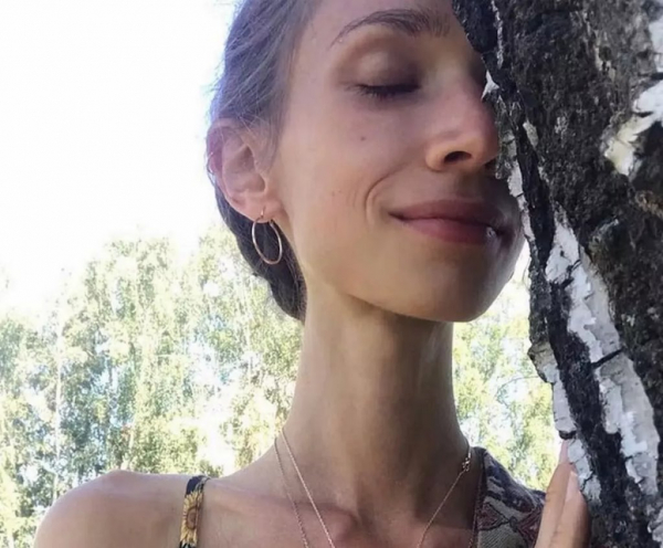 Умерла девушка, питавшаяся только фруктами — она весила чуть больше 20 кг