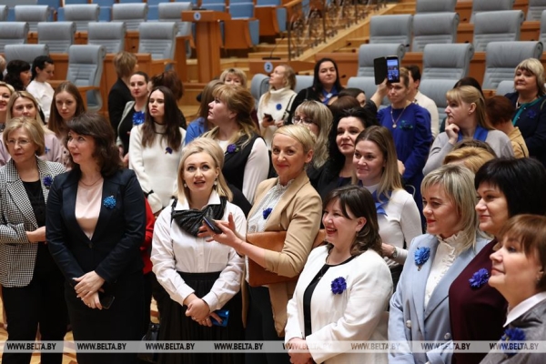 Гостьи из Минпрома о Дворце Независимости: "Зроблена ў Беларусі - гэта сіла"