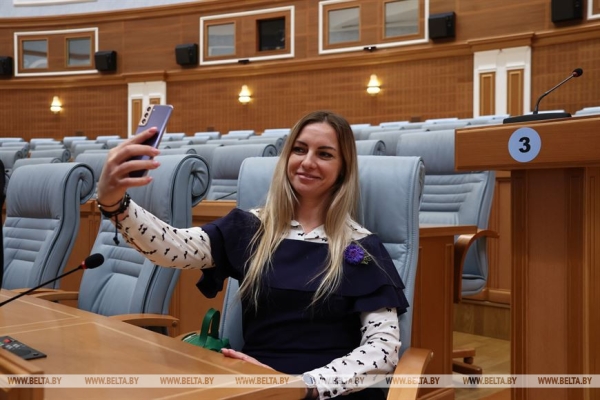 Гостьи из Минпрома о Дворце Независимости: "Зроблена ў Беларусі - гэта сіла"