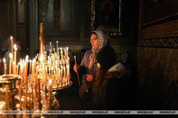 Православные верующие празднуют Пасху