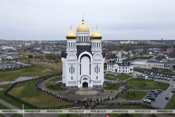 Православные верующие празднуют Пасху