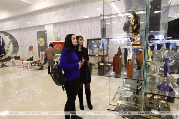 Гостьи из Минпрома о Дворце Независимости: "Зроблена ў Беларусі - гэта сіла"