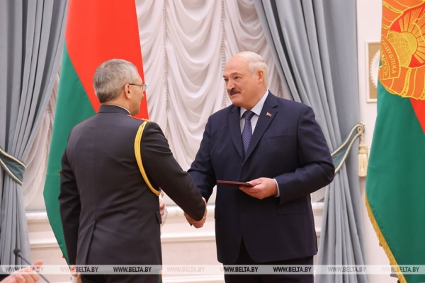 От агрономии до лазеров. Лукашенко вручил дипломы доктора наук и аттестаты профессора