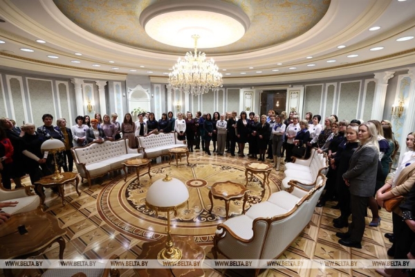 Гостьи из Минпрома о Дворце Независимости: "Зроблена ў Беларусі - гэта сіла"