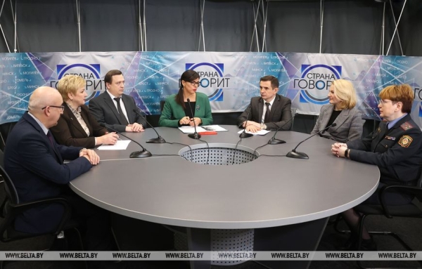 В Минобразования рассказали, насколько сложным будет централизованный экзамен В Минобразования рассказали, насколько сложным будет централизованный экзамен