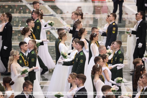 Лукашенко: время требует от каждого из нас думать не только о себе, но и о стране Лукашенко: время требует от каждого из нас думать не только о себе, но и о стране