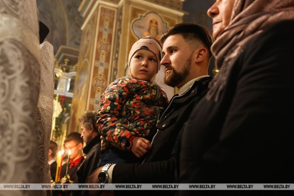 Православные верующие празднуют Пасху