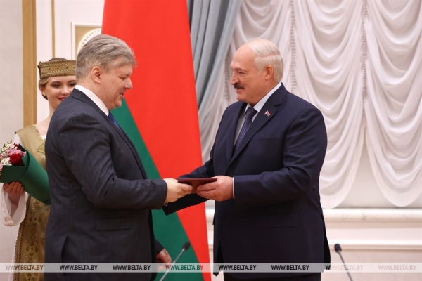 От агрономии до лазеров. Лукашенко вручил дипломы доктора наук и аттестаты профессора
