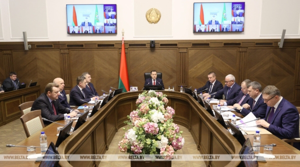 Головченко: импортозамещение - один из двигателей экономики, призванный противостоять санкционному давлению Головченко: импортозамещение - один из двигателей экономики, призванный противостоять санкционному давлению