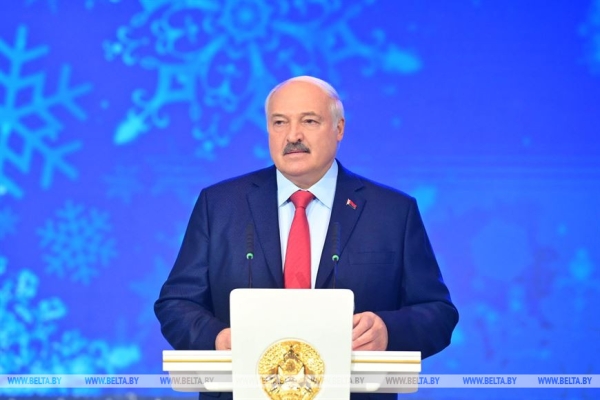 Лукашенко вручил государственные награды журналистам и работникам культуры Лукашенко вручил государственные награды журналистам и работникам культуры