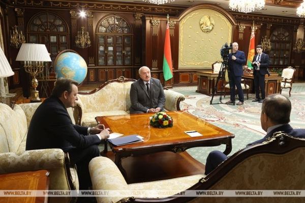 Кадровая методичка от Лукашенко, пертурбации в Минобре, визит Лаврова и научные достижения. Подробности недели Президента