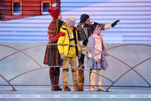 Лукашенко: мы желаем только одного - видеть улыбки детей и знать, что они живут в мире и безопасности Лукашенко: мы желаем только одного - видеть улыбки детей и знать, что они живут в мире и безопасности